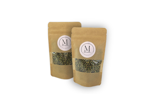 Grüner Pfeffer ganz im wiederverschliessbarem standbeutel